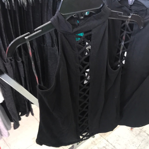 Black crop top - Picture 2 of 2